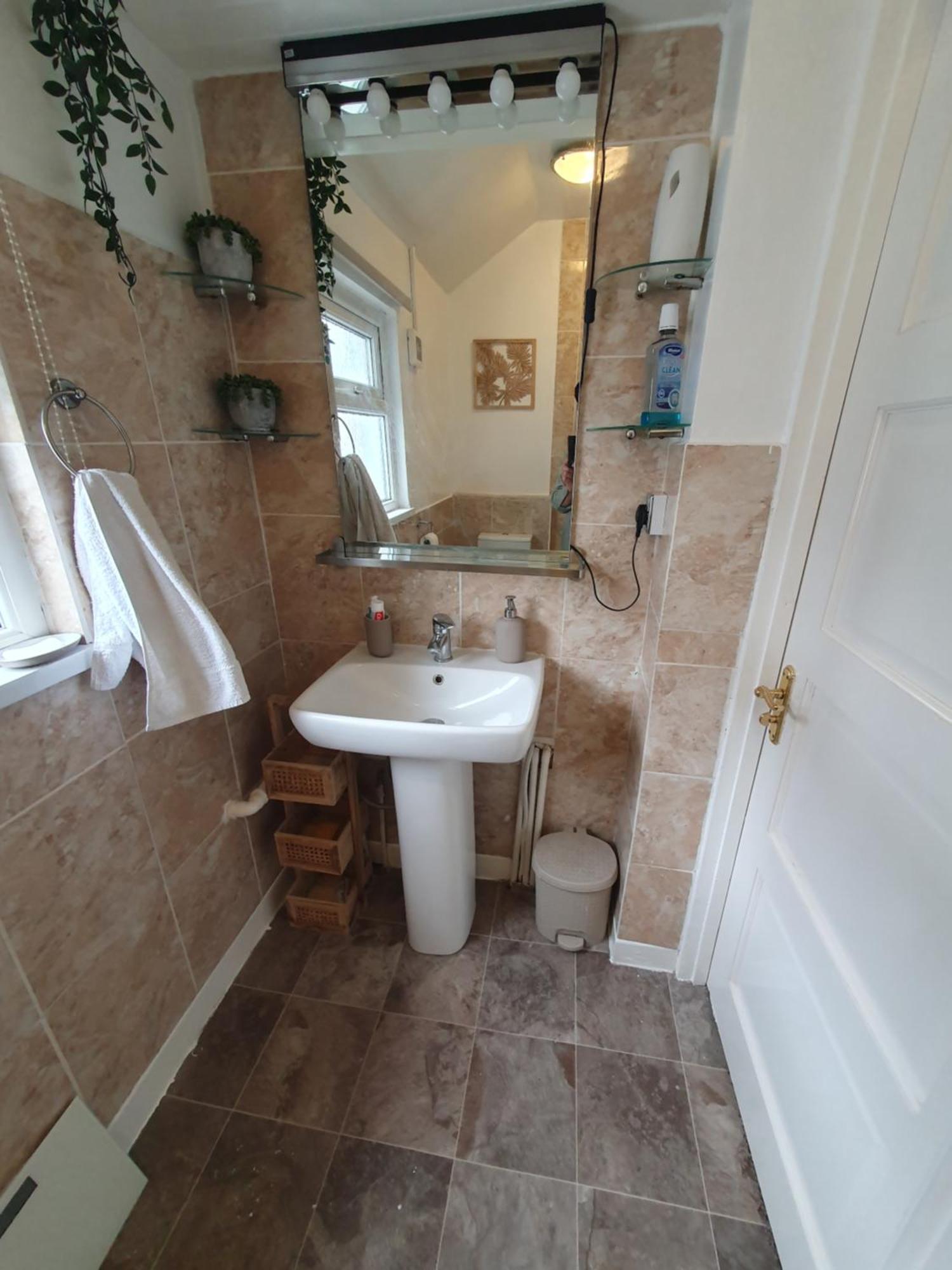 Private Room In Cardiff Exterior foto